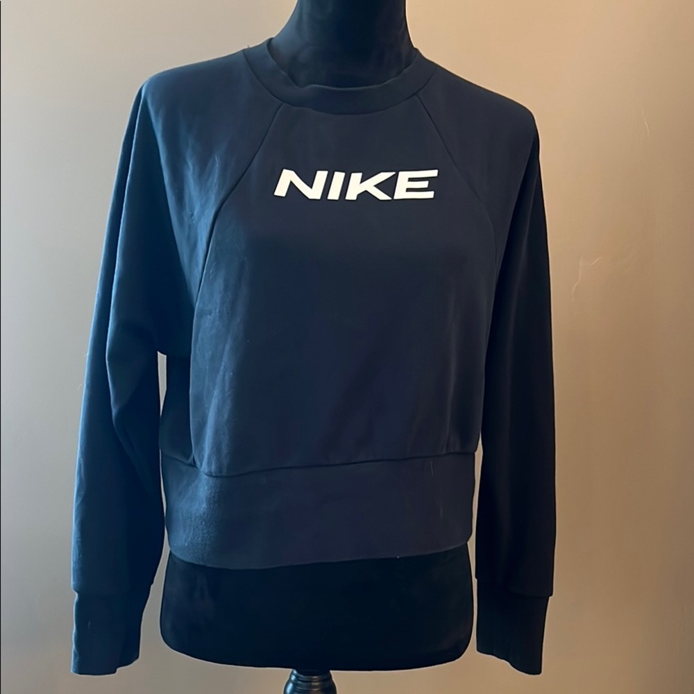 Nike Black Crew Neck Crop Sweatshirt Athletic Wear Women’s XS Super Soft